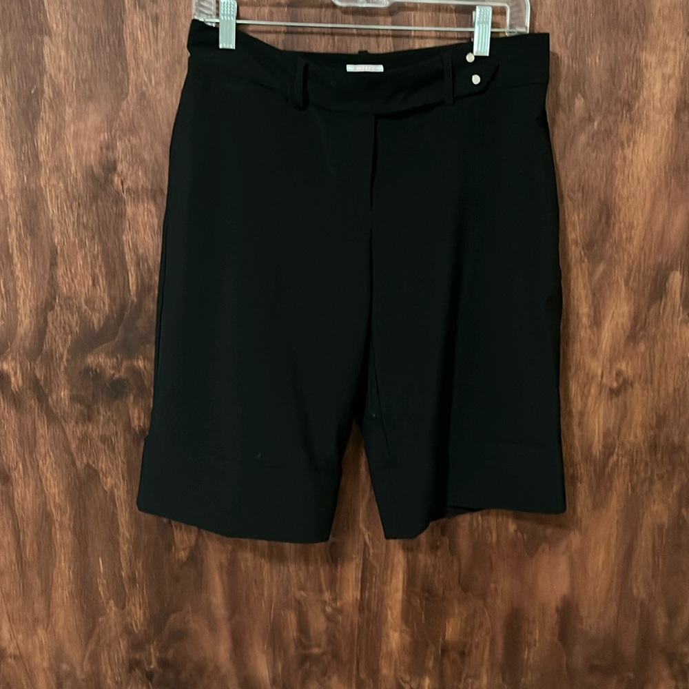 IZOD stretch Bermuda dress shorts 6 black